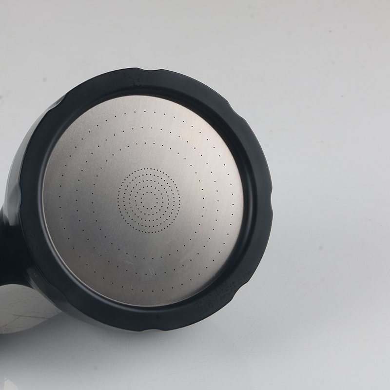 Japanski crni tuš s okretnom glavom