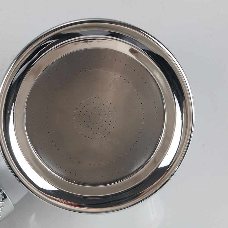 Protočna bijela glava tuša